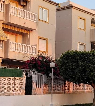 Apartamento Bajo Con Terraza Y Piscina 또레비에하 외부 사진