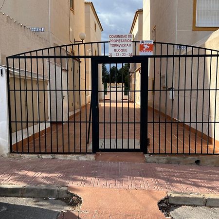 Apartamento Bajo Con Terraza Y Piscina 또레비에하 외부 사진