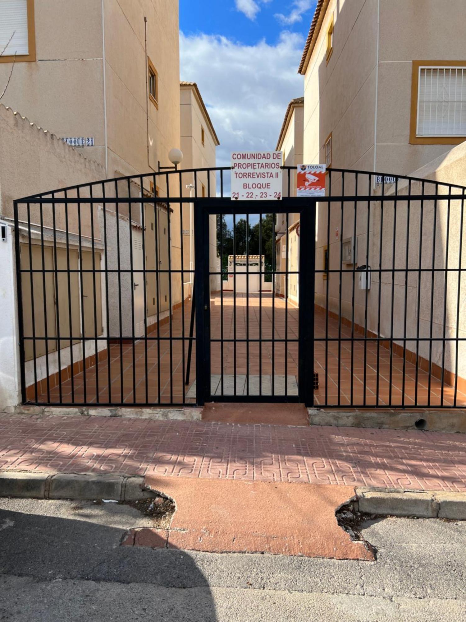 Apartamento Bajo Con Terraza Y Piscina 또레비에하 외부 사진